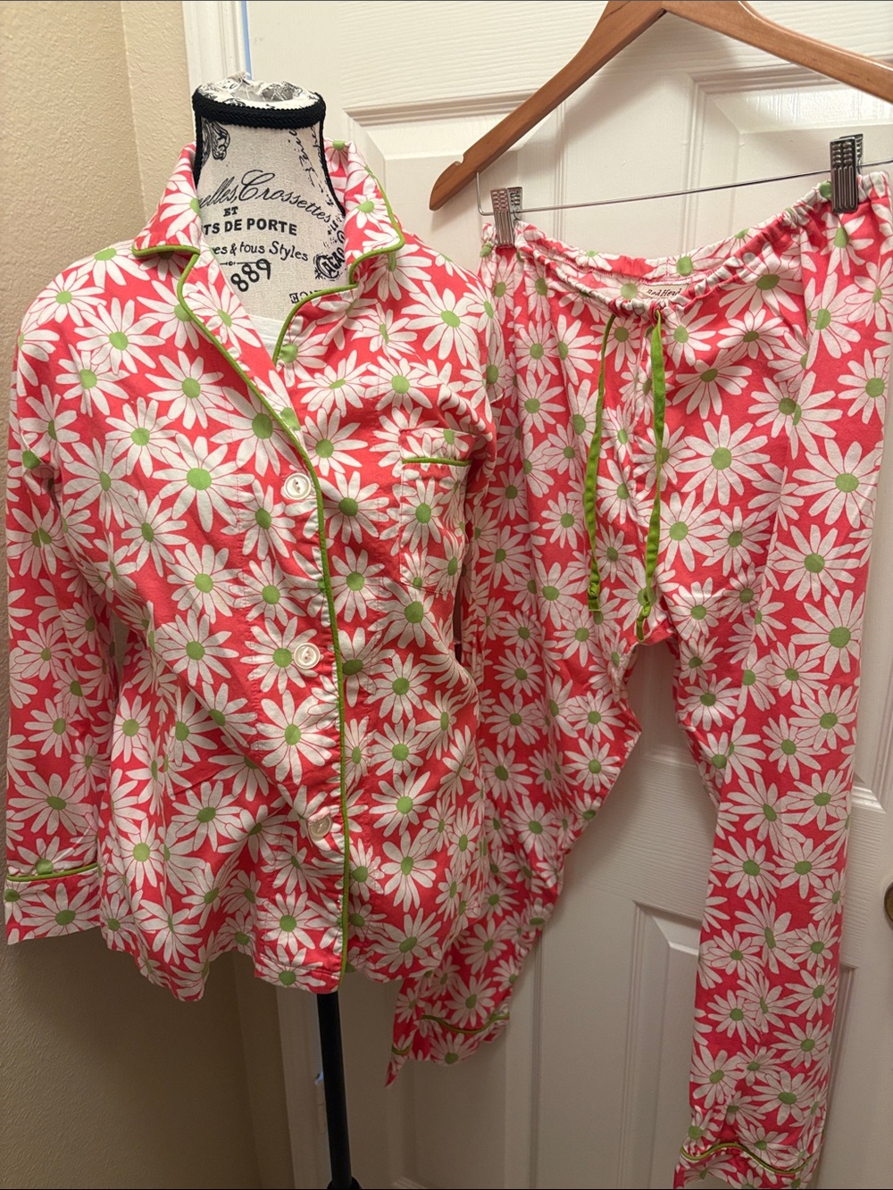 BedHead Coral Pink Daisy Pajama Set with Green Trim 100% cotton A154